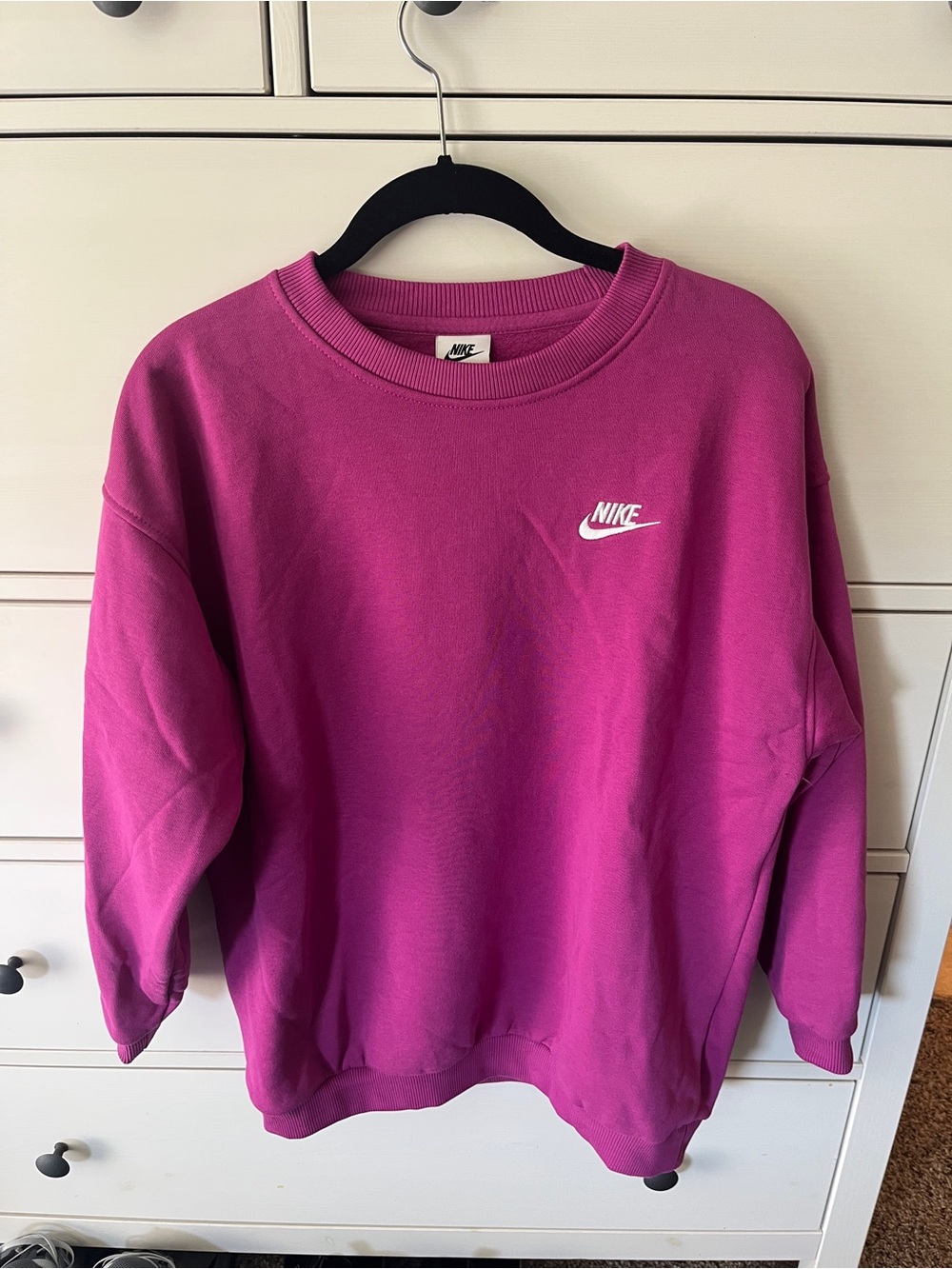 NWT Kid’s Nike Fuchsia Crewneck Sweatshirt with White Logo Size Large